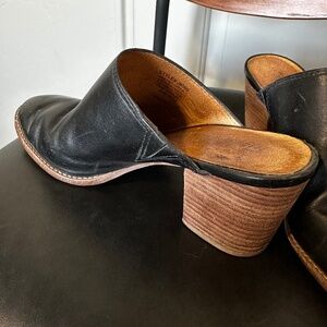 Madewell  Slip-On Leather Clogs